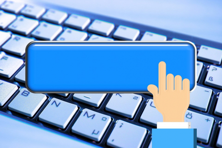 Kalba su ir be savitųjų lietuviškų raidžių: kodėl internete vis dar „švepluojame“?