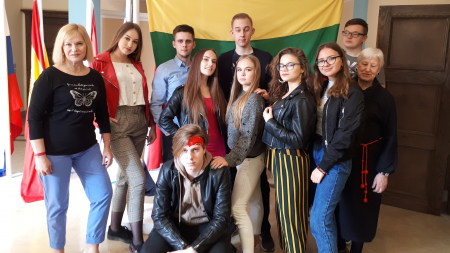 Alytaus Adolfo Ramanausko-Vanago gimnazijos trupė pristatė spektaklį Kaire