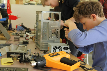 Vilniaus miesto mokyklos kviečiamos steigti FabLab dirbtuves?