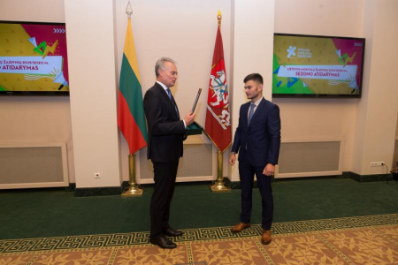 Prezidentas apdovanojo Lietuvos mokyklų žaidynių nugalėtojus