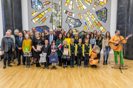 Mokinių piešinių konkurso „Knygų namų šviesa. Nacionalinei bibliotekai – 100“ geriausių darbų paroda