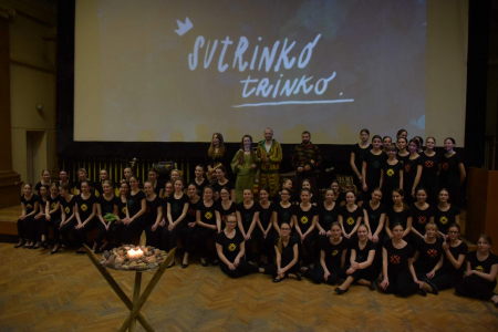 Lietuviškos sutartinės „Liepaičių“ Merginų choro ir „Afrikos būgnų“ albume