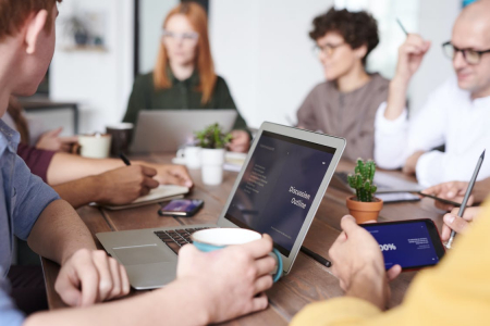 Nemokama konferencija mokyklų vadovams: „Palaikymas kubu! Mokyklos kelionė į informatiką pradiniame ugdyme“